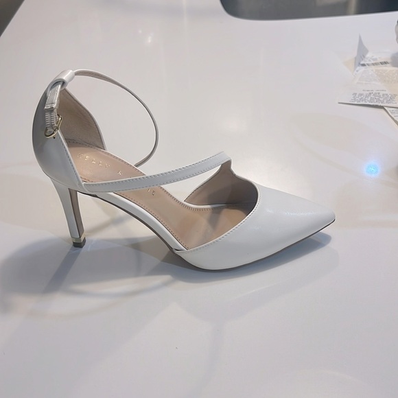 Wore once for event, no longer need. - Picture 1 of 4